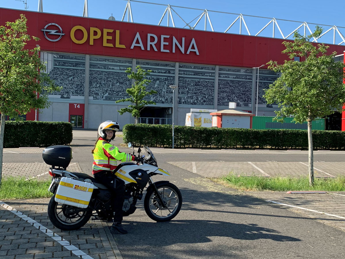 Motorrad-Unterweisung für BFDlerin Judith